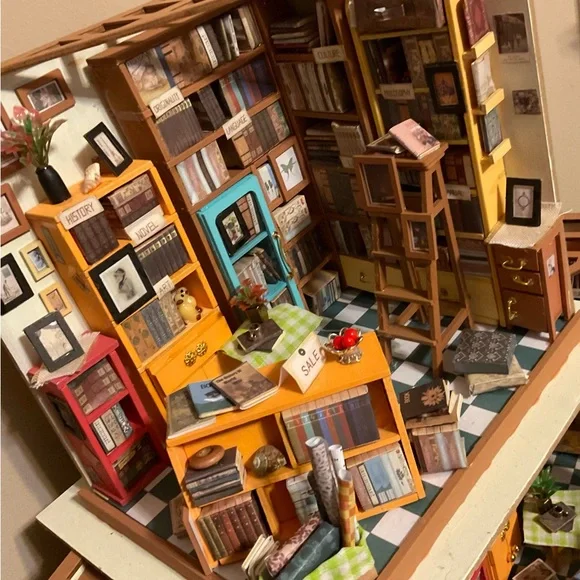 Hand built Miniature Model Book Store! - Picture 3 of 12